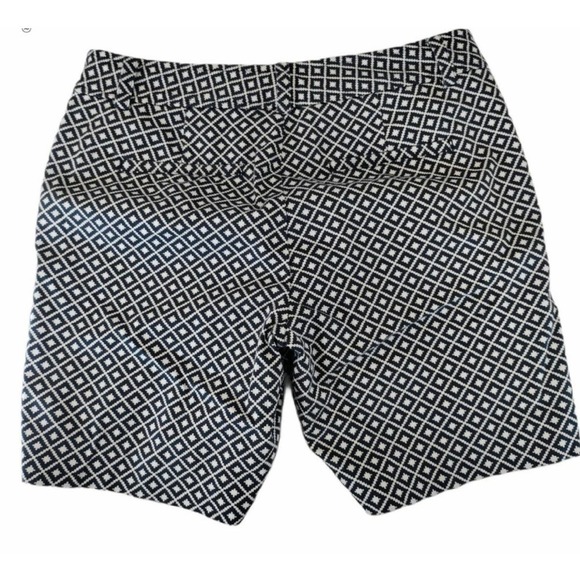 Chaps Woman's Shorts Size 4 with 7" inseam - Picture 2 of 4